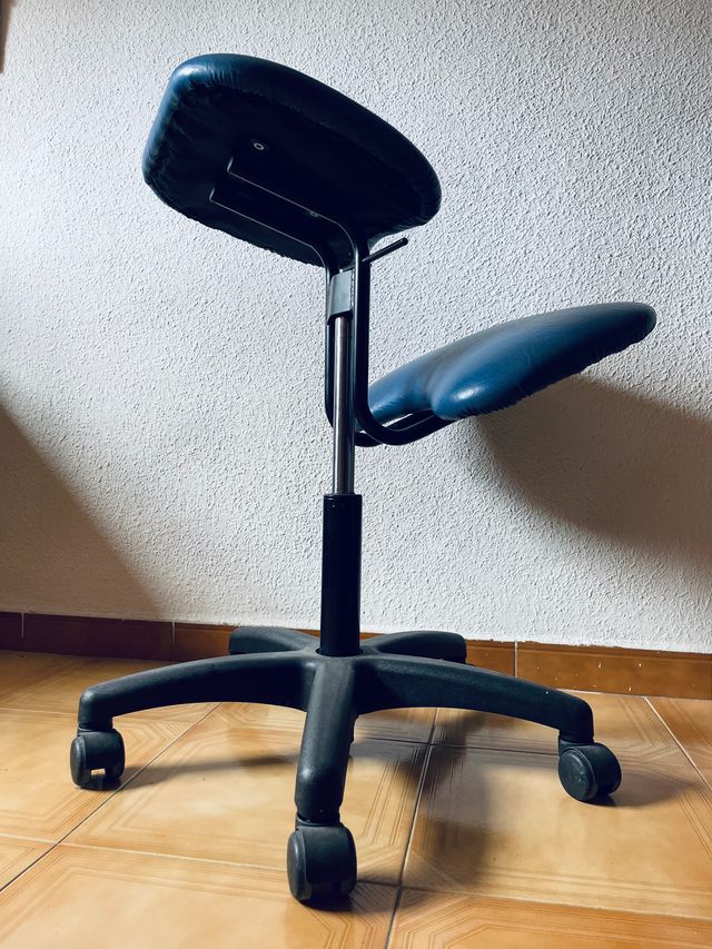 Silla ergonómica azul