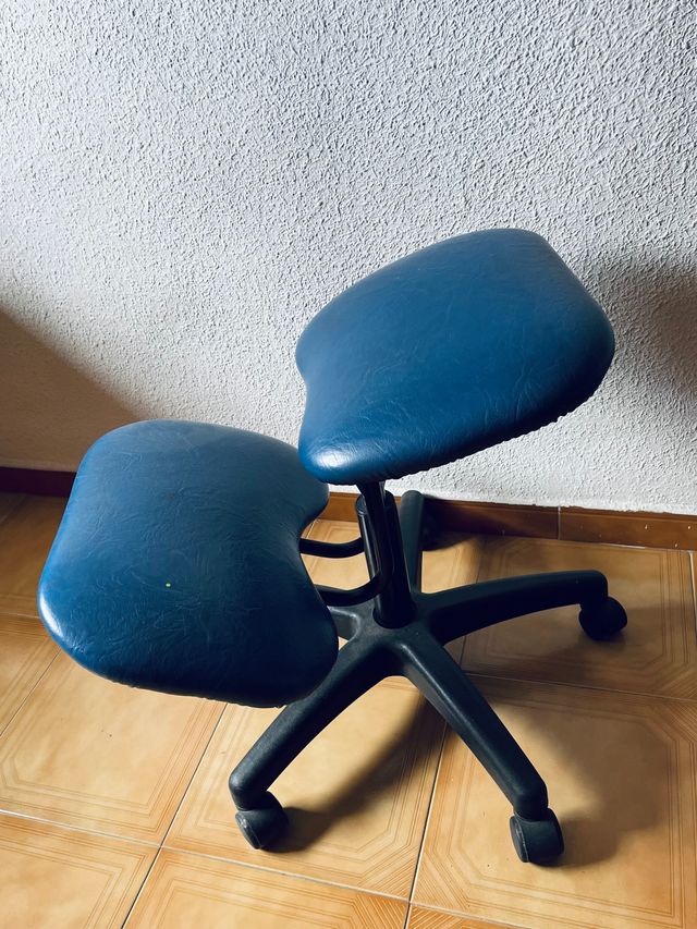 Silla ergonómica azul