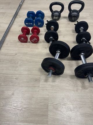 Kit fitness: barra, mancuernas, pesas rusas