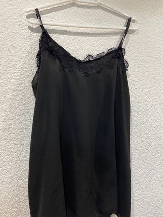 Vestido negro tirantes encaje