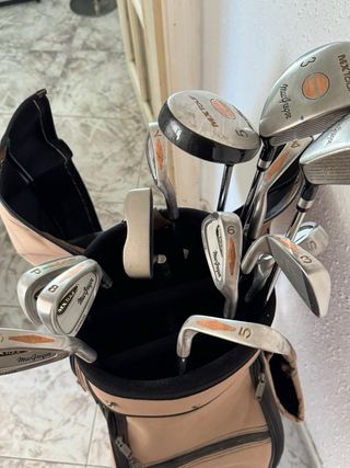Juego de palos y bolsa de golf usados