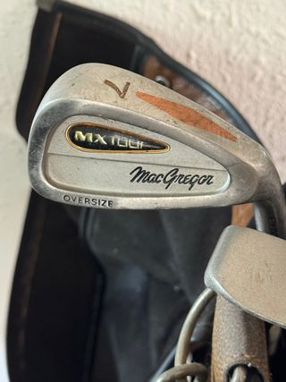 Juego de palos y bolsa de golf usados