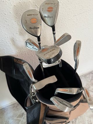 Juego de palos y bolsa de golf usados