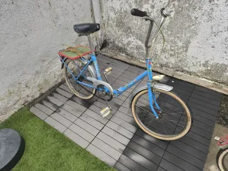 La azul es Orbea y la roja es Abelux