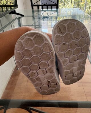 Zapatillas Adidas niño - blancas y azules
talla 22