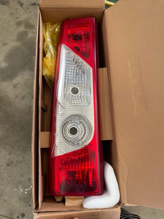 Piloto trasero izquierdo Citroen Jumpy (07/16)