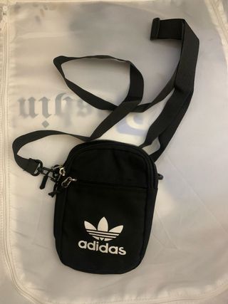 Riñonera Adidas negra