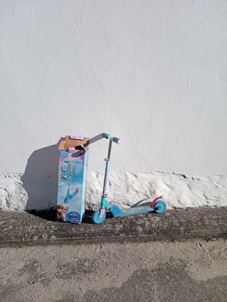 Patinete Frozen Elsa niñ@ con caja incluida.