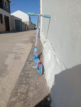 Patinete Frozen Elsa niñ@ con caja incluida.