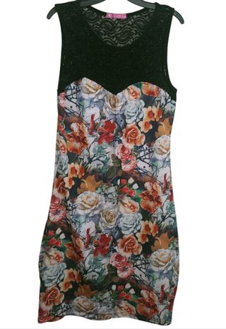 Vestido con cuello de encaje 