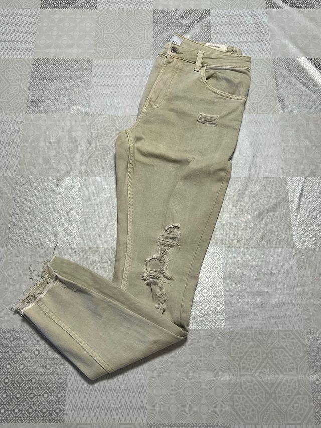 Pantalón Beige Bershka