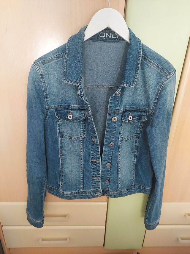Chaqueta vaquera Only azul que no me he puesto
