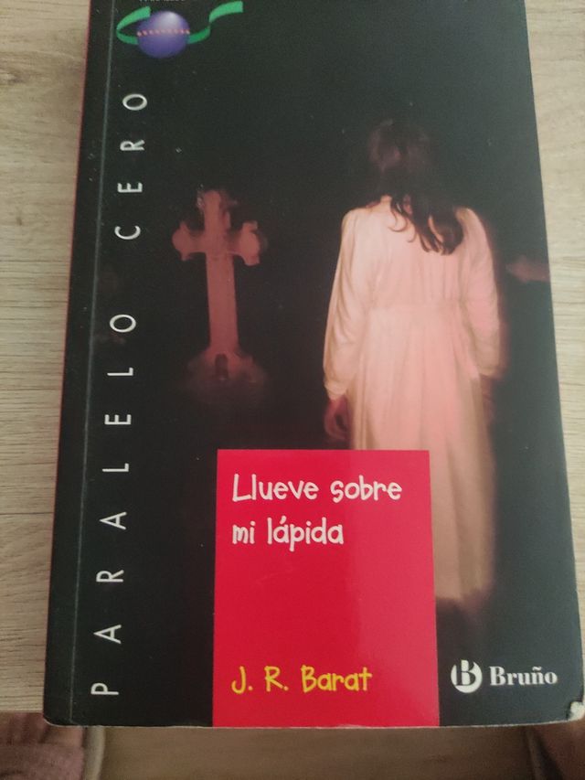 Llueve sobre mi lápida