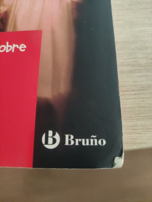 Llueve sobre mi lápida