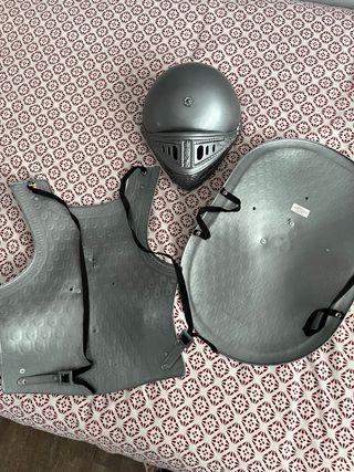 Armadura medieval niño: Casco, escudo