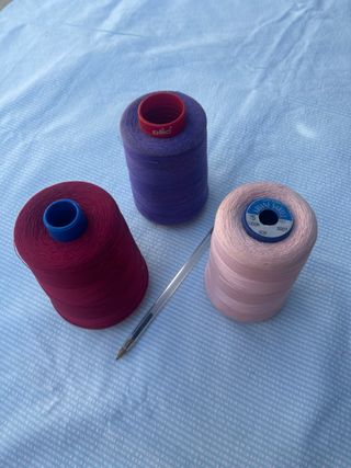 3 Bobinas Hilo Coser: Lila, Rosa, Rojo