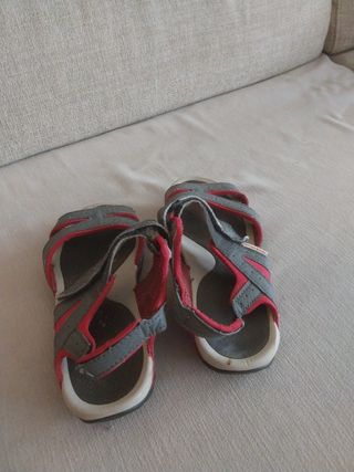 Sandalias Quechua grises y rojas nº 36