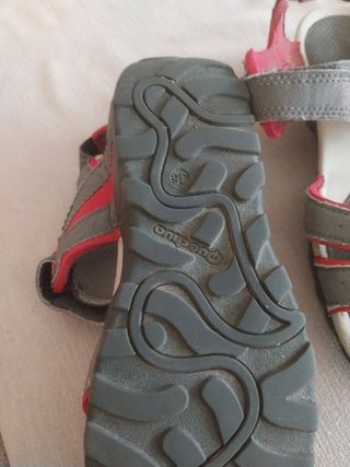 Sandalias Quechua grises y rojas nº 36