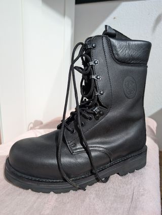 Bota militar negra