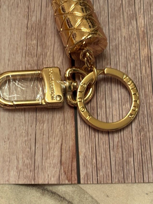 Llavero LV pintalabios dorado