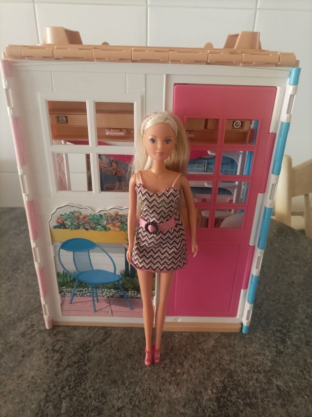 Casa Barbie plegable + muñeca