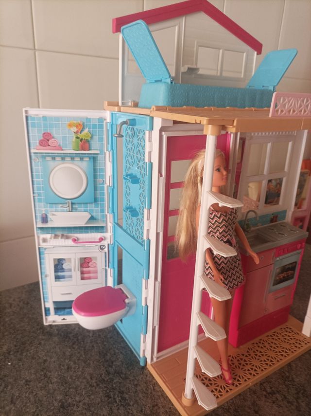 Casa Barbie plegable + muñeca