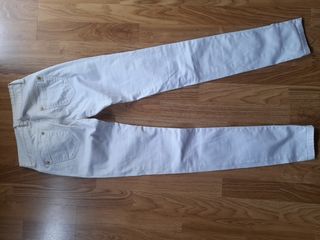 Pantalones pitillo blancos