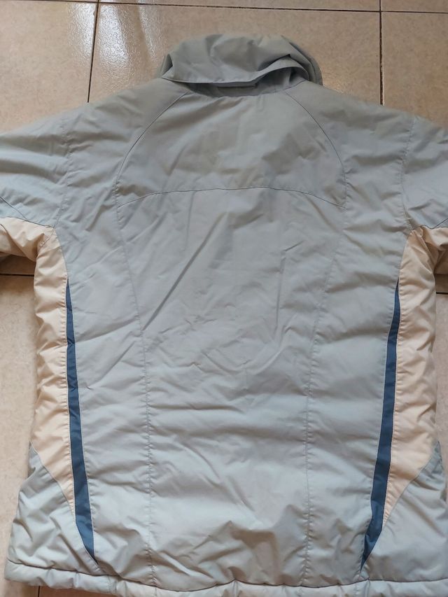 Chaqueta Columbia azul y beige