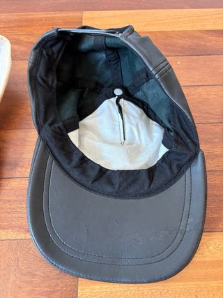 Gorra negra de piel y Reebok vintage USA del 96