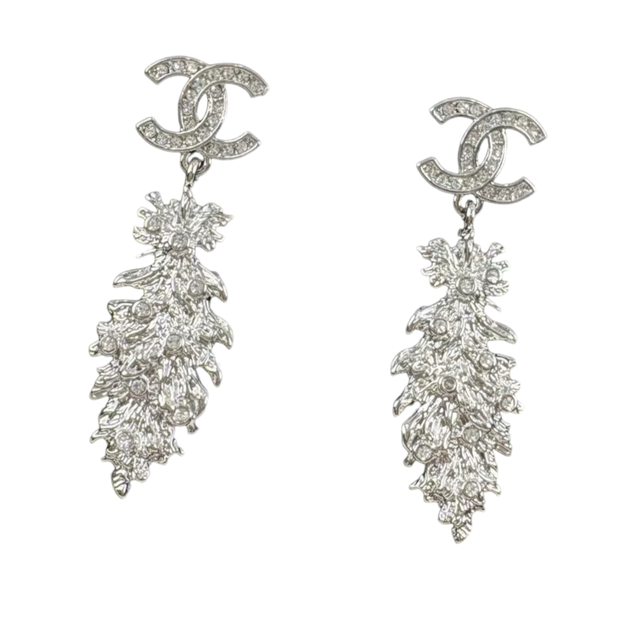 Pendientes Chanel largos metal plateado