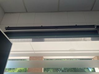 DOS STORES Pantalla proyector enrollable 200x140cm