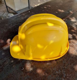 Casco Renfe amarillo finales años 50