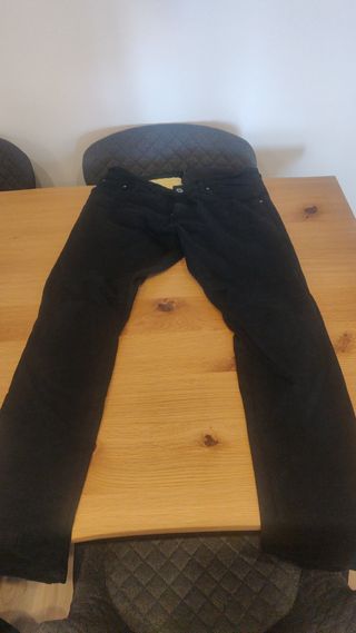 Pantalon moto, vaquero negro.