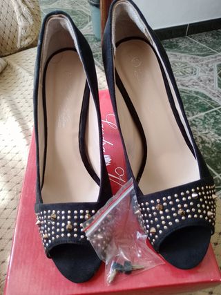 Zapatos tacón negros dorados 39
