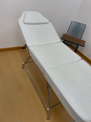 Dos camillas de estetica
