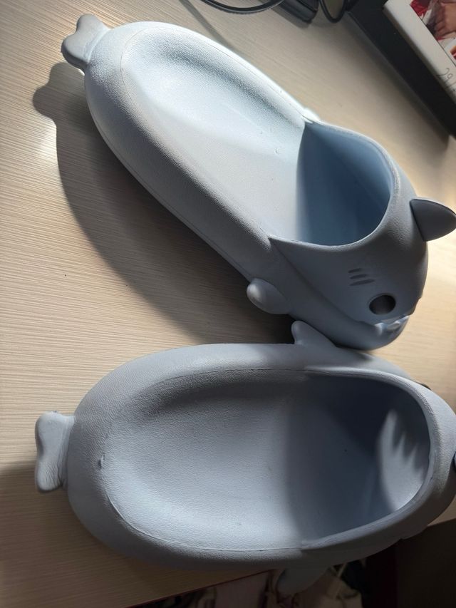 Chinelos de tubarão