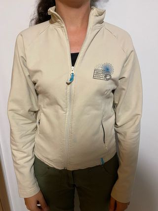 Chaqueta cremosa beige