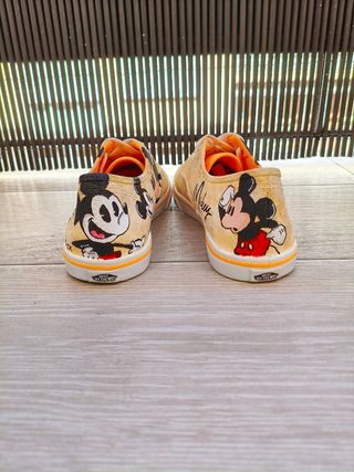 Zapatillas Vans Mickey Mouse pintadas a mano