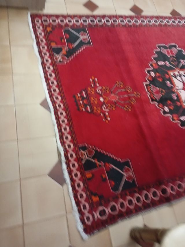 Alfombra persa roja y negra hecha amano Iran
