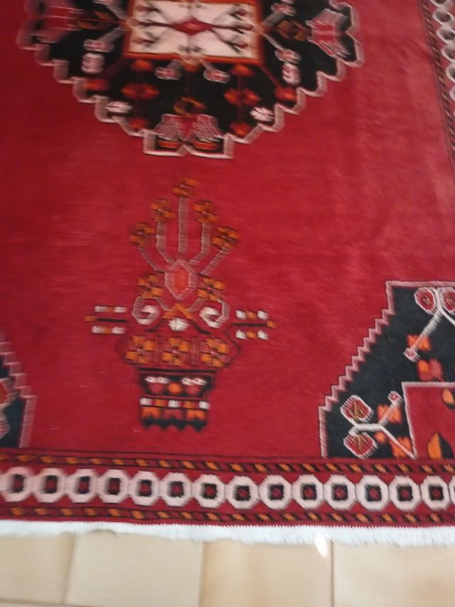 Alfombra persa roja y negra hecha amano Iran