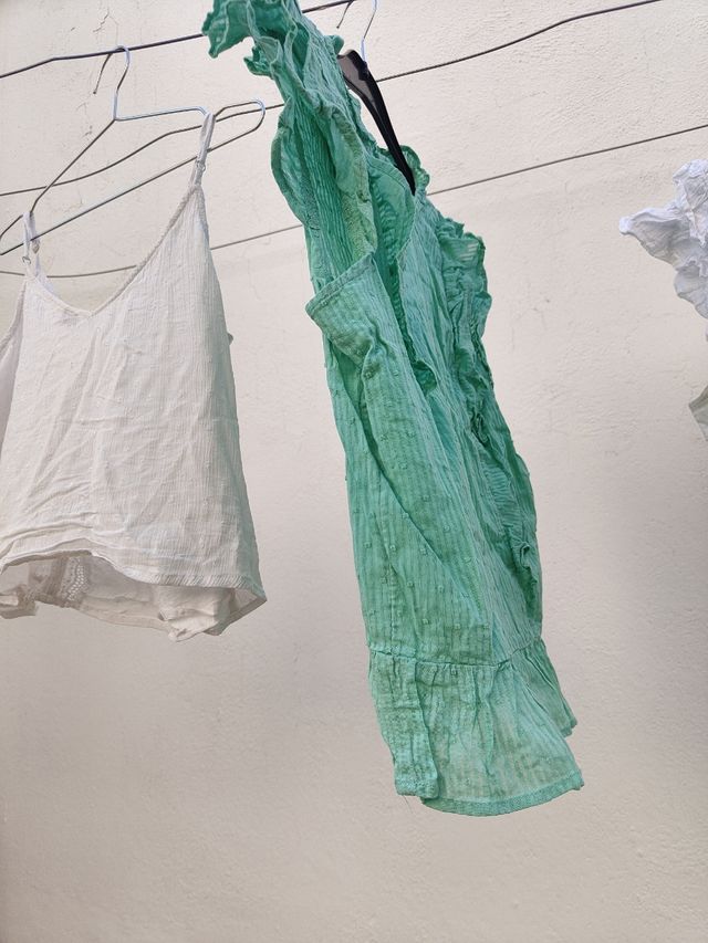 4 vestidos.1 bata 4 camisas.3 top .1 camiseta.