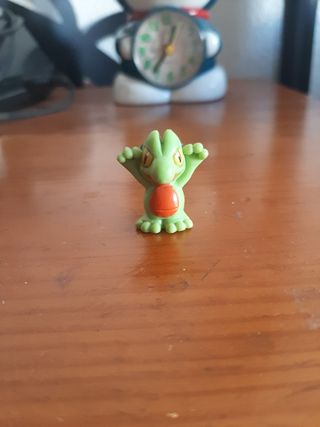 Figura de huevo kinder sorpresa de pokémon