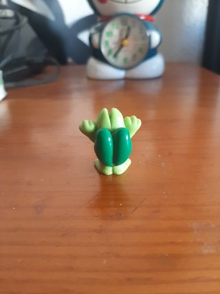 Figura de huevo kinder sorpresa de pokémon