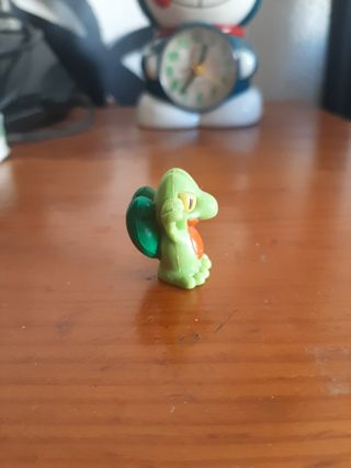 Figura de huevo kinder sorpresa de pokémon