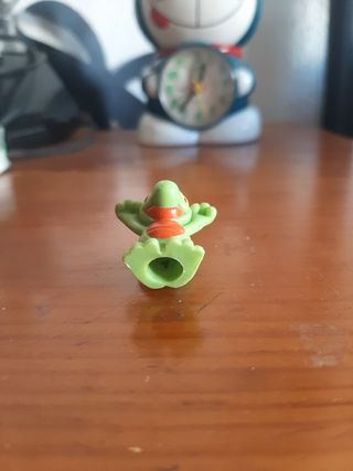 Figura de huevo kinder sorpresa de pokémon