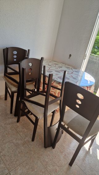 Mesa redonda + 5 sillas