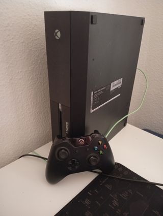 Xbox One negra + mando