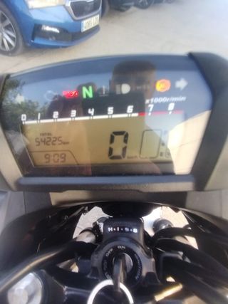 Honda NC700X - Moto blanca