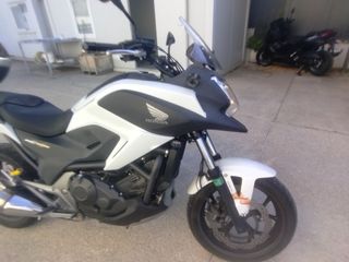 Honda NC700X - Moto blanca