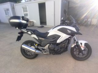 Honda NC700X - Moto blanca